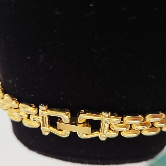 Goldtone Beautifully Detailed Size 8" Bracelet - Picture 6 of 7